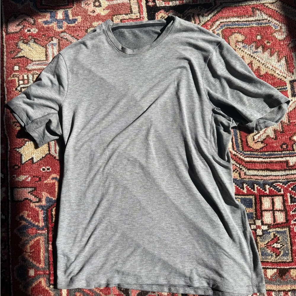 Lululemon Men’s Gray Short Sleeve Tee